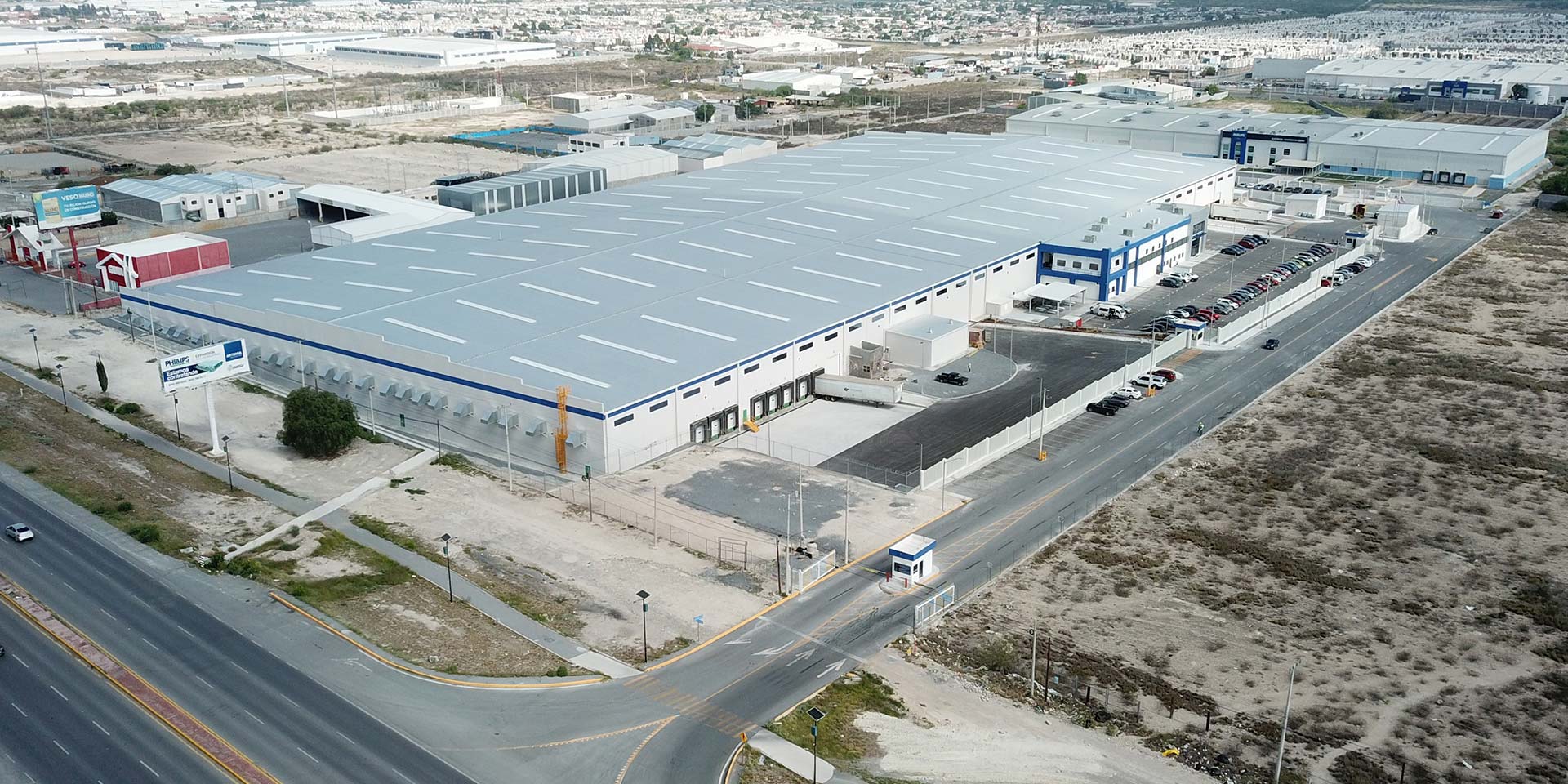 Drone photograph of a DAVISA industrial park building operated by Phillips. One of our success stories.