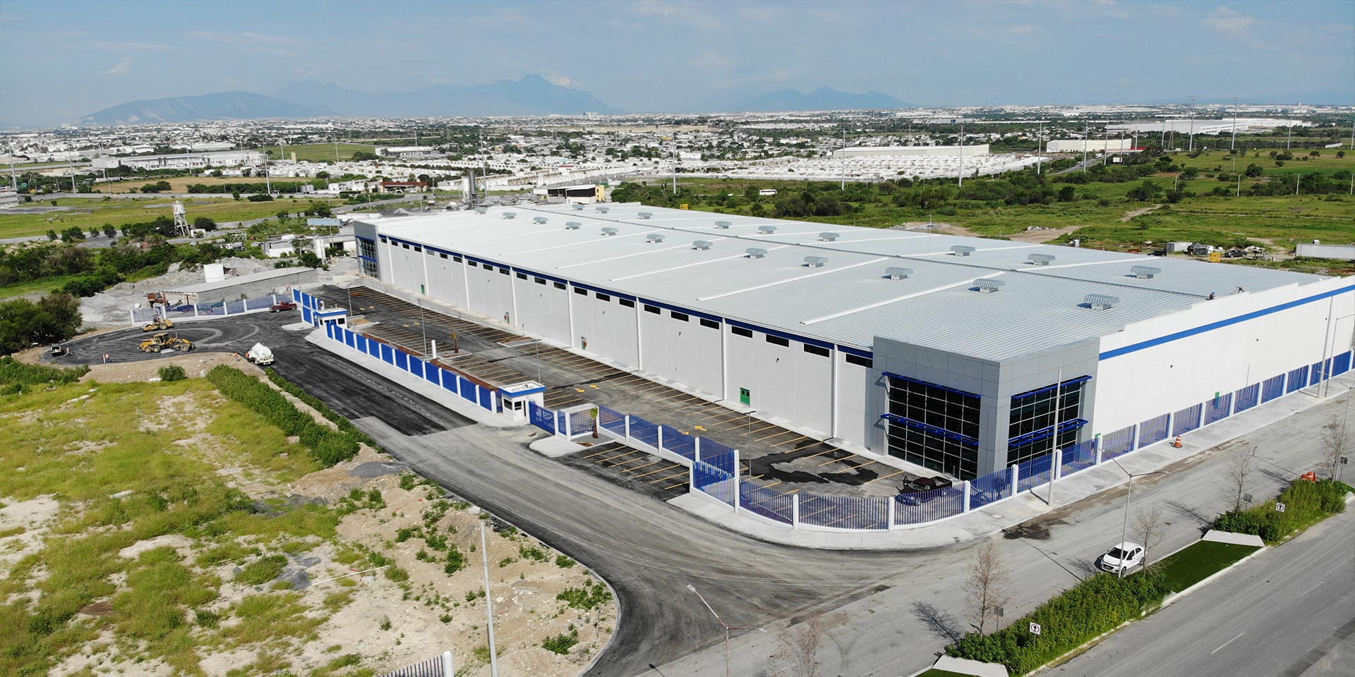 Drone photograph of a DAVISA industrial park building operated by DHL. One of our success stories.