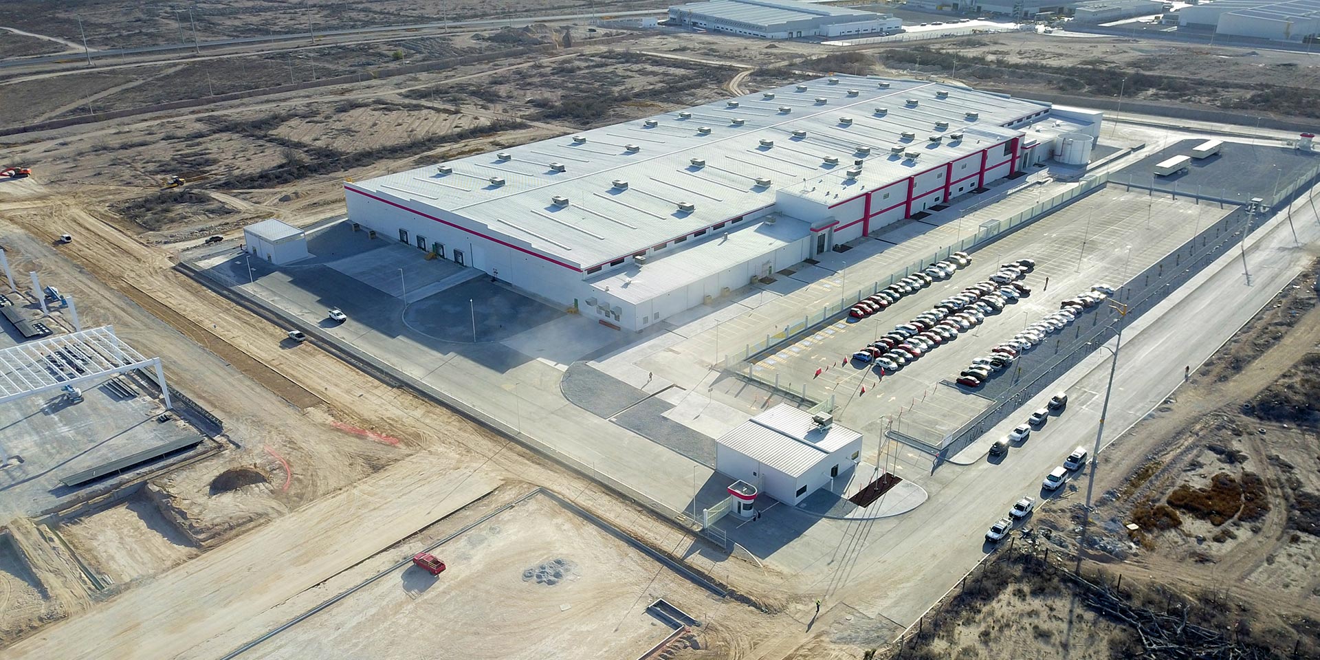 Drone photograph of a DAVISA industrial park building operated by LG MAGNA. One of our success stories.